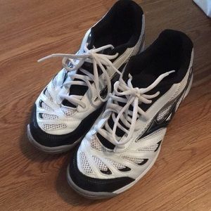 Like new volleyball sneakers